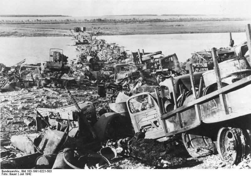 Bundesarchiv Bild 183 1991 0221 503 Verluste nach Kampfen am Don