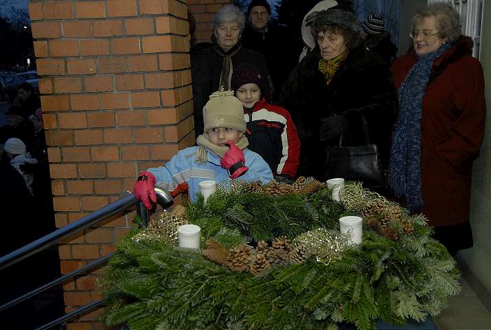 mt_gallery:Fellobbant Advent első gyertyájának lángja